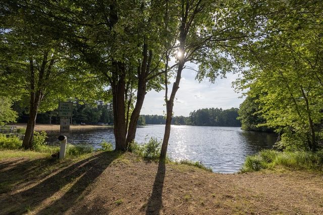 41 Penobscott Ave, Hubbardston, MA 01452