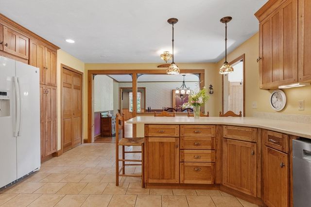 41 Penobscott Ave, Hubbardston, MA 01452