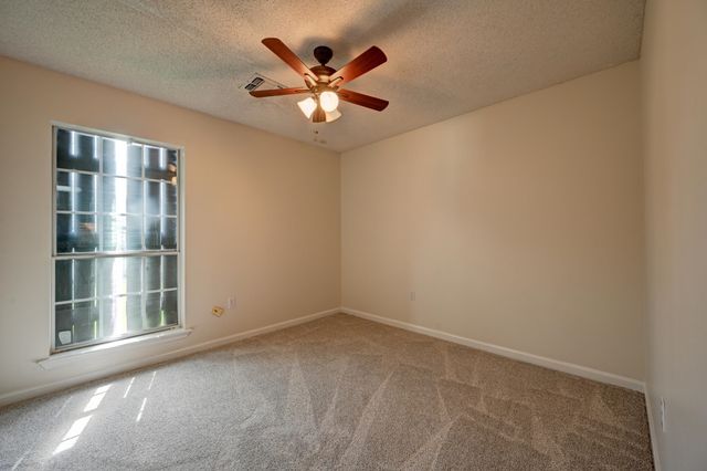 306 Parkside Dr, Thibodaux, LA 70301