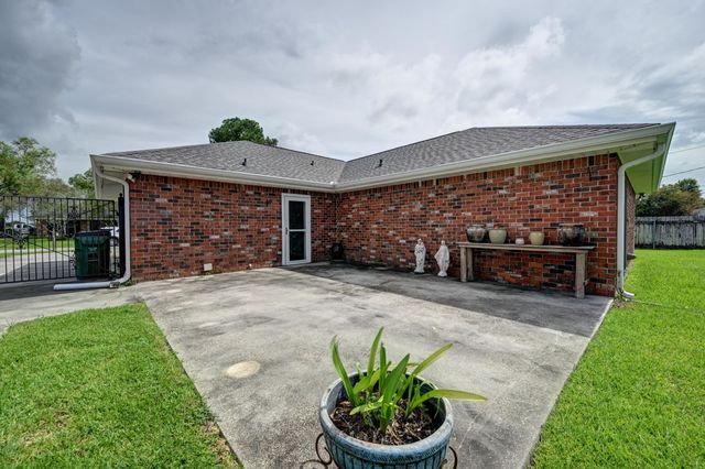 306 Parkside Dr, Thibodaux, LA 70301