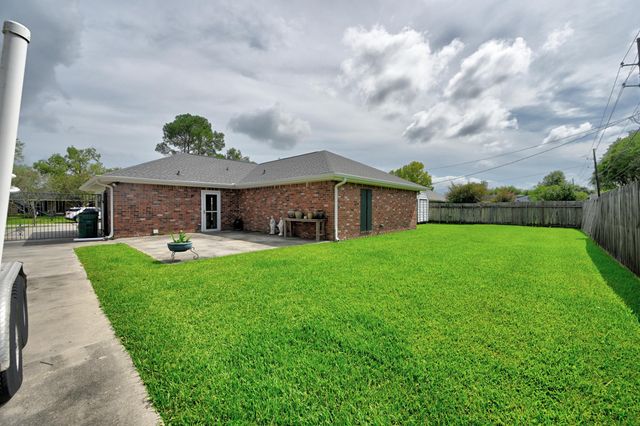 306 Parkside Dr, Thibodaux, LA 70301