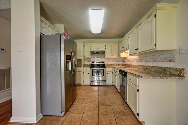 306 Parkside Dr, Thibodaux, LA 70301