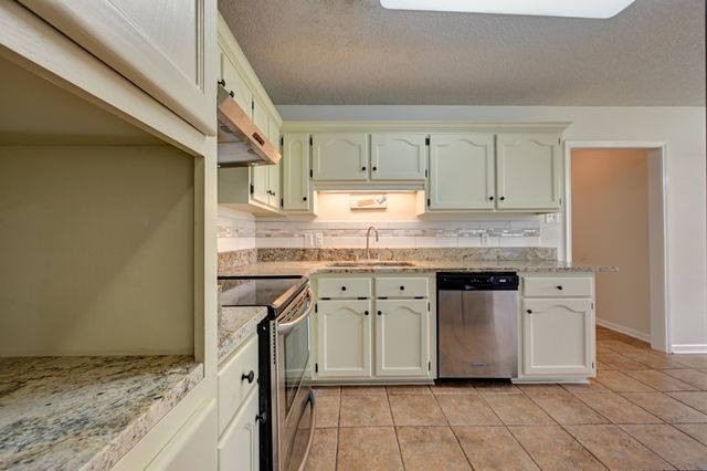 306 Parkside Dr, Thibodaux, LA 70301