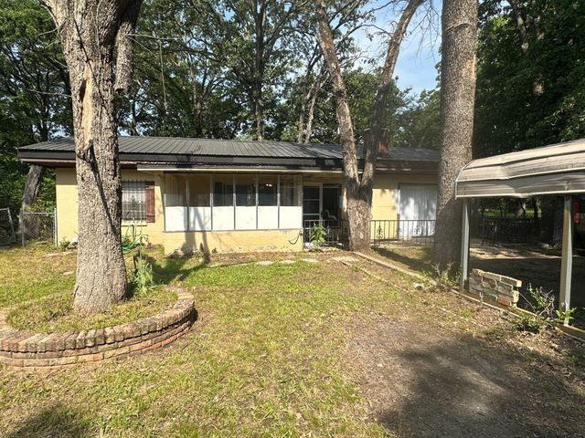 1505 Grove Drive, West Tawakoni, TX 75474