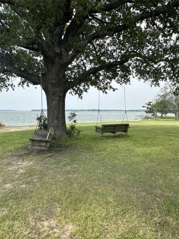 1505 Grove Drive, West Tawakoni, TX 75474