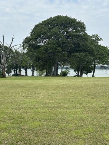 1505 Grove Drive, West Tawakoni, TX 75474