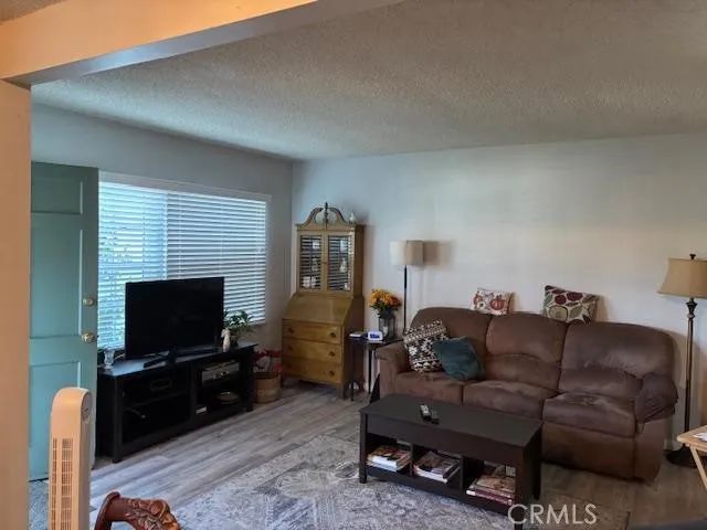 21011 Cohasset St, Canoga Park, CA 91303