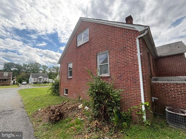 1804 MIDDLEBOROUGH RD, Baltimore, MD 21221