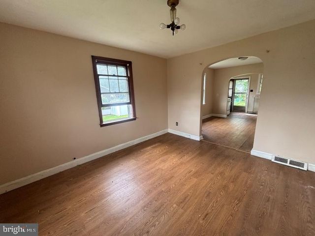 1804 MIDDLEBOROUGH RD, Baltimore, MD 21221