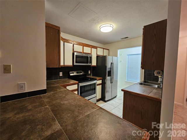 802 Selwyn Oaks Court, Charlotte, NC 28209