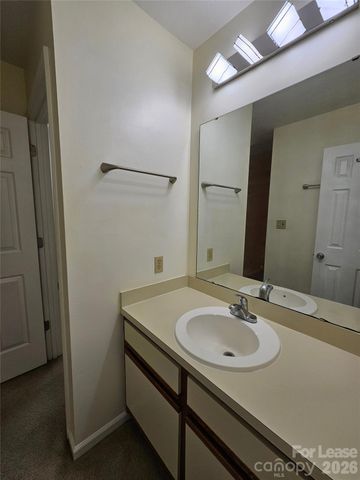 802 Selwyn Oaks Court, Charlotte, NC 28209