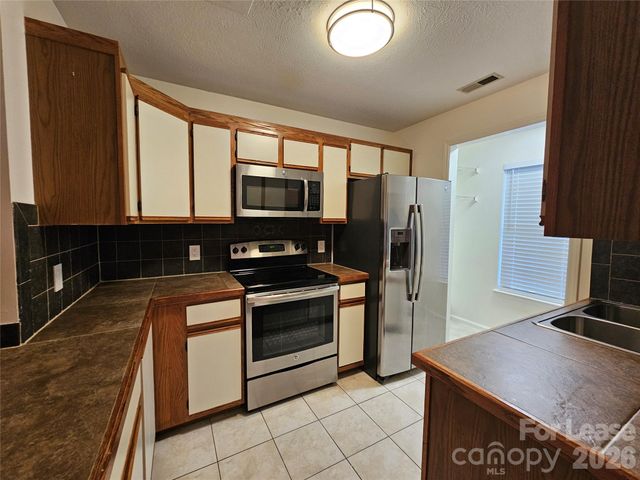 802 Selwyn Oaks Court, Charlotte, NC 28209