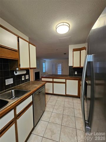 802 Selwyn Oaks Court, Charlotte, NC 28209