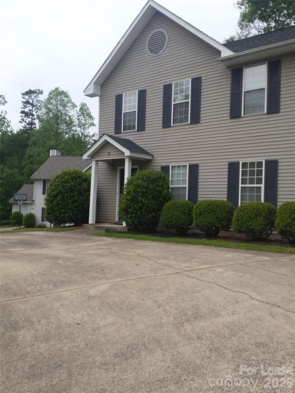 802 Selwyn Oaks Court, Charlotte, NC 28209
