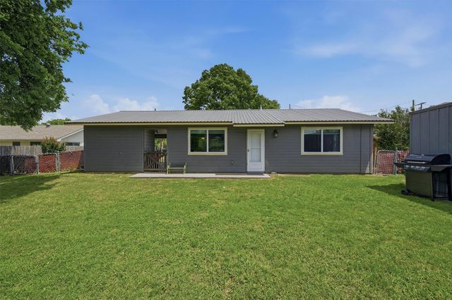 111 E Pecan Street, Gunter, TX 75058