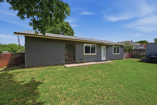 111 E Pecan Street, Gunter, TX 75058