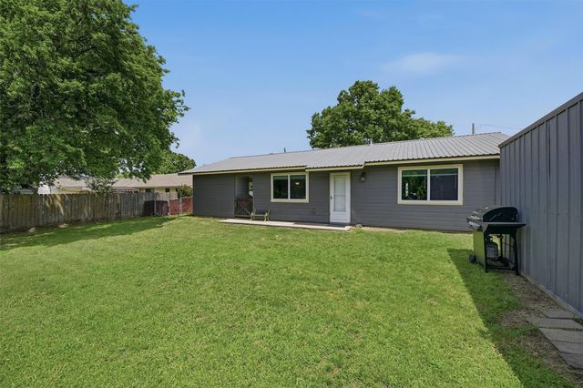 111 E Pecan Street, Gunter, TX 75058