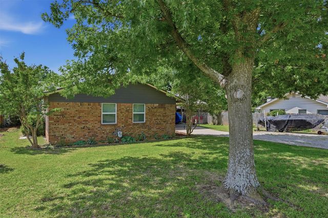111 E Pecan Street, Gunter, TX 75058