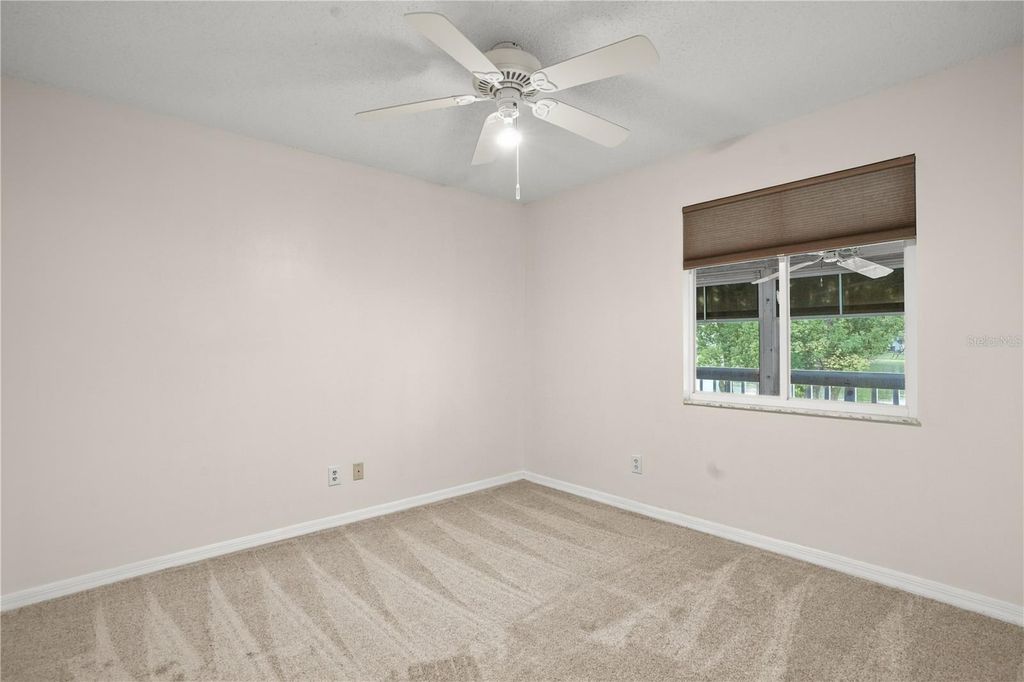Image 13 of property listing at 4801 COACHMANS DR DRIVE 3, Orlando, FL 32812