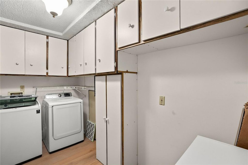Image 16 of property listing at 4801 COACHMANS DR DRIVE 3, Orlando, FL 32812