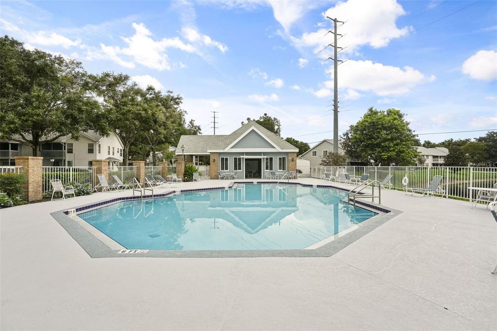 Image 20 of property listing at 4801 COACHMANS DR DRIVE 3, Orlando, FL 32812