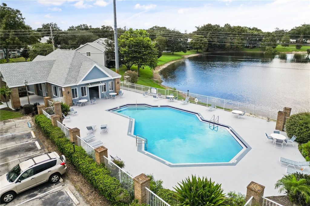 Image 21 of property listing at 4801 COACHMANS DR DRIVE 3, Orlando, FL 32812