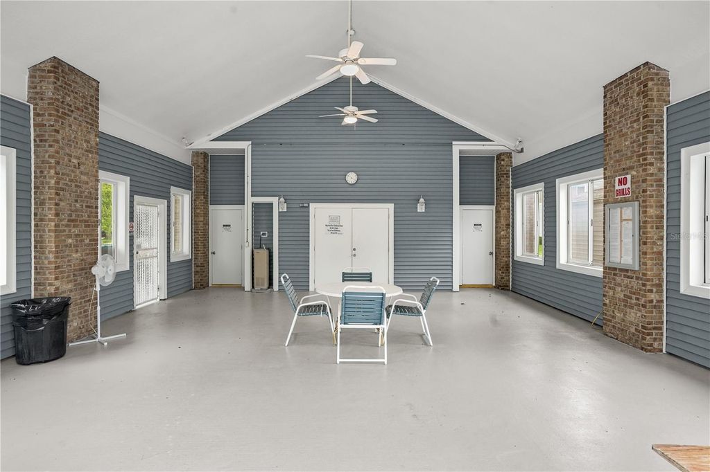 Image 22 of property listing at 4801 COACHMANS DR DRIVE 3, Orlando, FL 32812