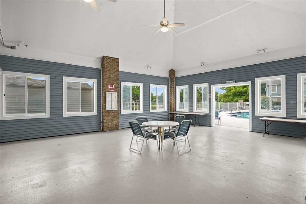 Image 23 of property listing at 4801 COACHMANS DR DRIVE 3, Orlando, FL 32812
