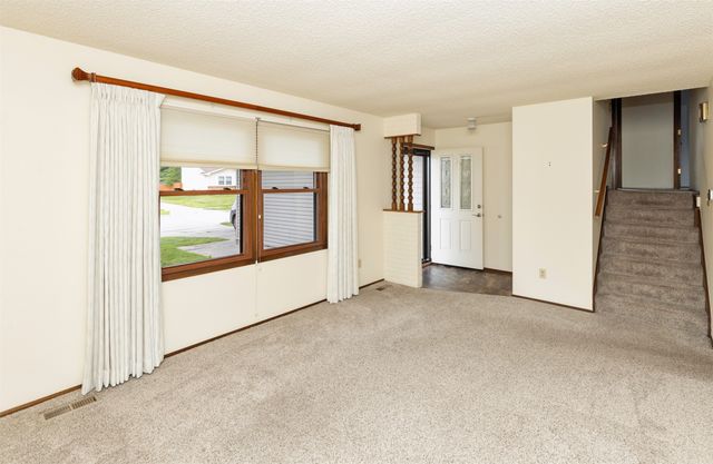 1913 NW 10th Street, Ankeny, IA 50023