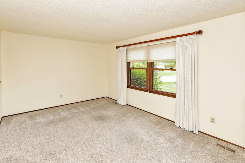 1913 NW 10th Street, Ankeny, IA 50023