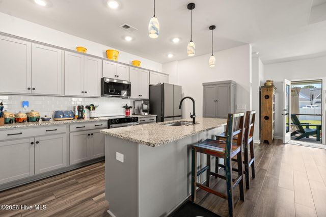 353 Mayflower Drive NW, Calabash, NC 28467