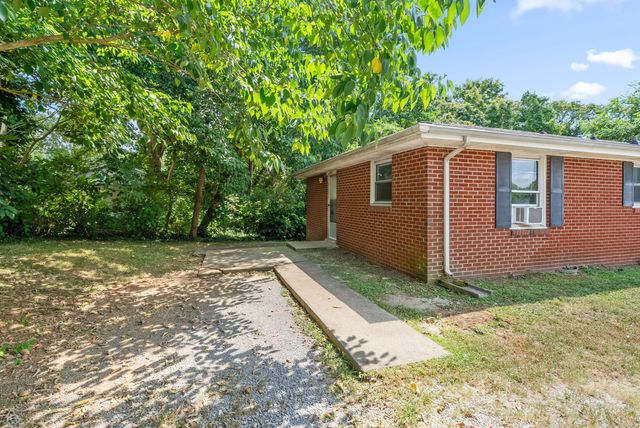 454 Circle Dr Apt C, Clarksville, TN 37043