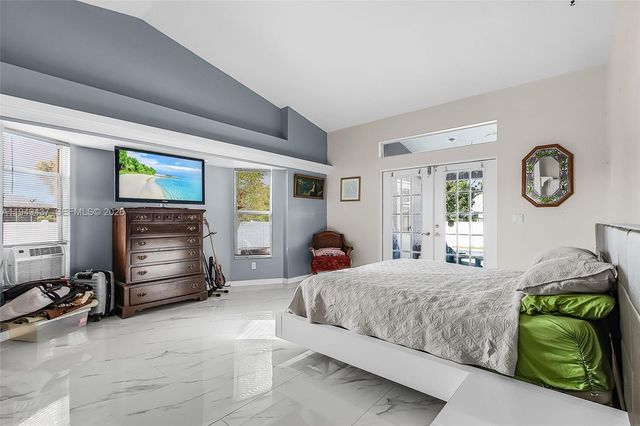 211 47th St, Cape Coral, FL 33914