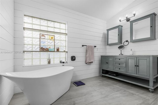 211 47th St, Cape Coral, FL 33914