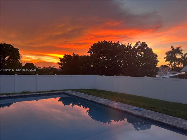 211 47th St, Cape Coral, FL 33914