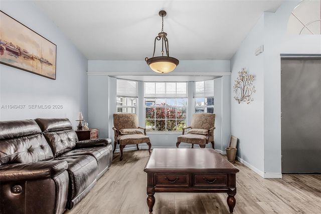 211 47th St, Cape Coral, FL 33914