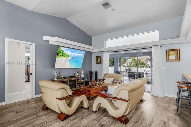 211 47th St, Cape Coral, FL 33914