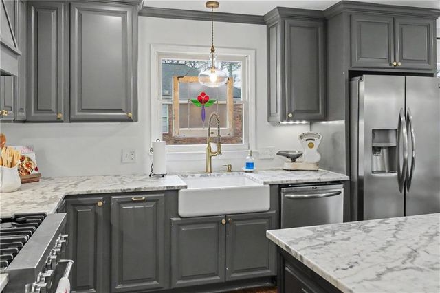 112 Maple Drive, Cartersville, GA 30120