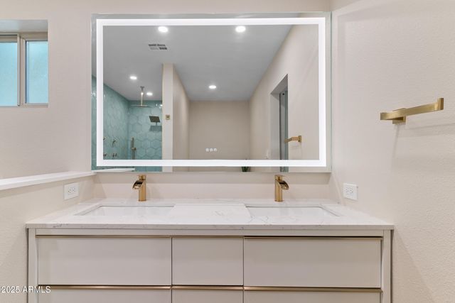 6802 N 22ND Place, Phoenix, AZ 85016