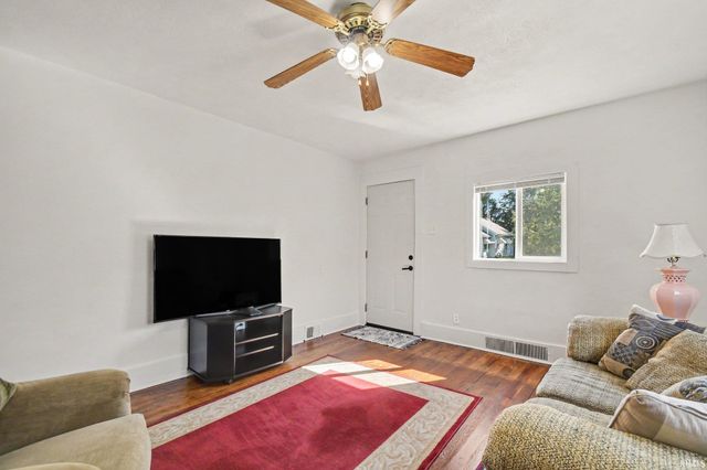 817 E Victoria Street, South Bend, IN 46614