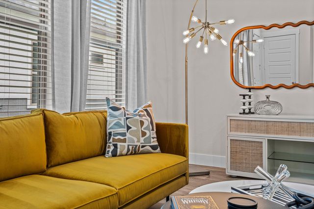 865 Limmer LOOP 1105, Hutto, TX 78634