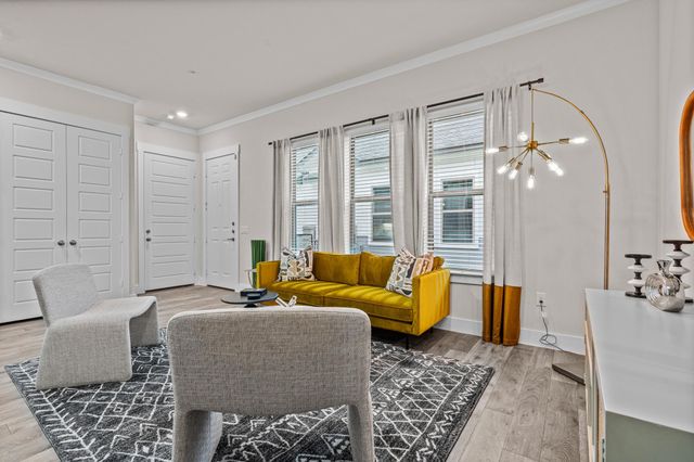 865 Limmer LOOP 1105, Hutto, TX 78634