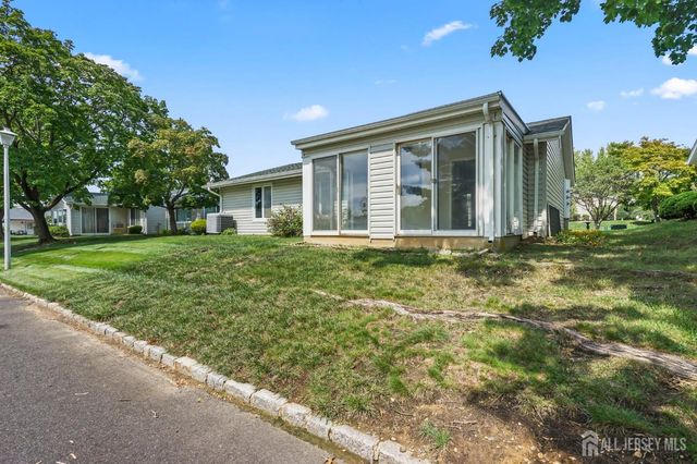 164 Kalmia Plaza 164A, Monroe, NJ 08831