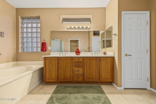 16442 W DESERT LILY Drive, Surprise, AZ 85387