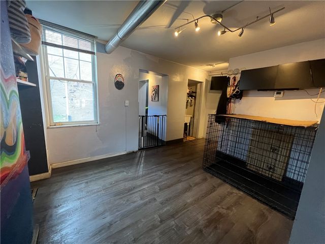 99 S 10th St, South Side, PA 15203