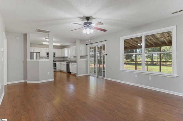 532 Tut Court, Woodruff, SC 29388