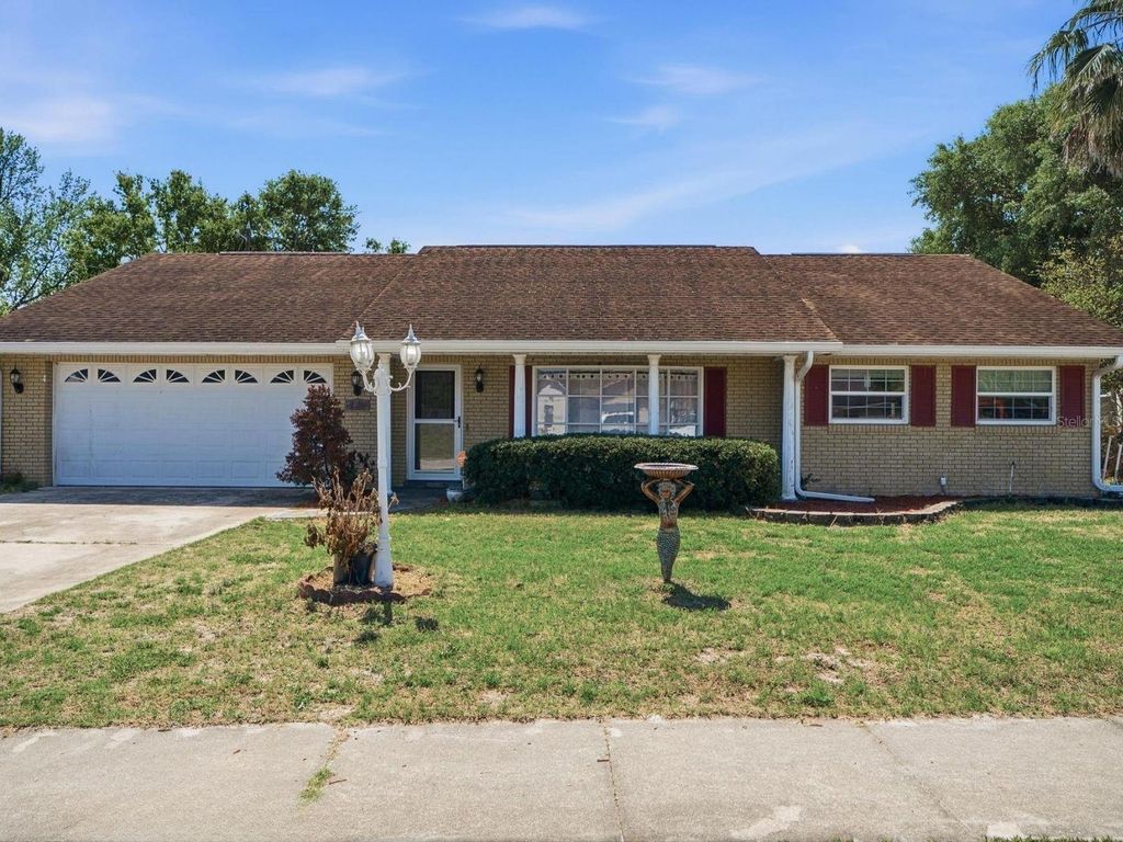 Image 1 of property listing at 1071 ANGORA STREET, Deltona, FL 32725