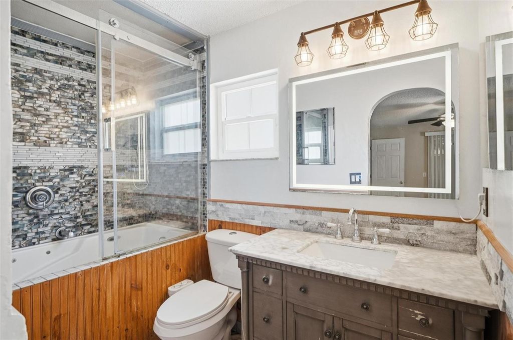 Image 12 of property listing at 1071 ANGORA STREET, Deltona, FL 32725