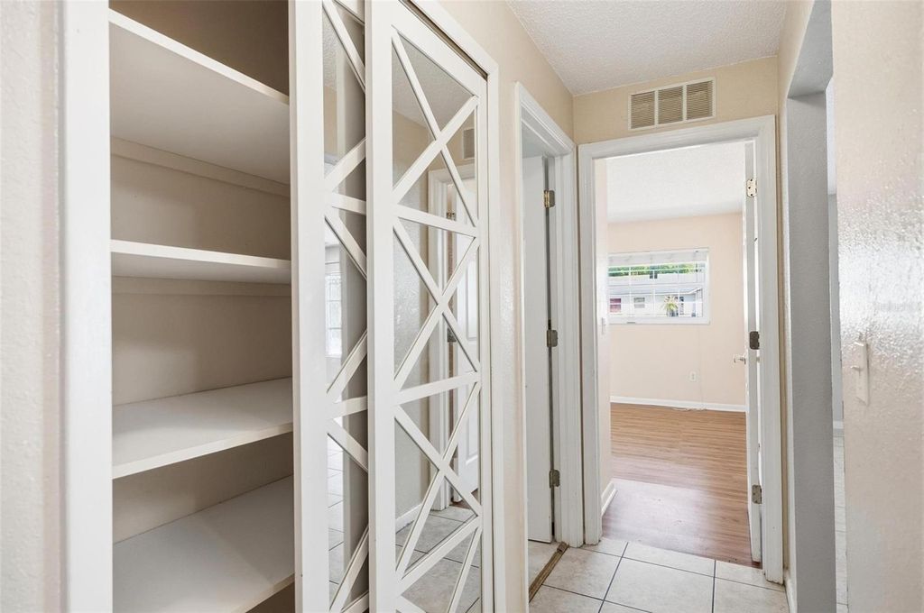 Image 20 of property listing at 1071 ANGORA STREET, Deltona, FL 32725