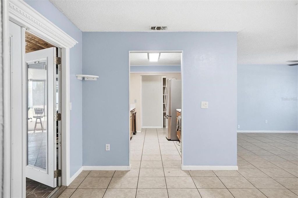 Image 4 of property listing at 1071 ANGORA STREET, Deltona, FL 32725